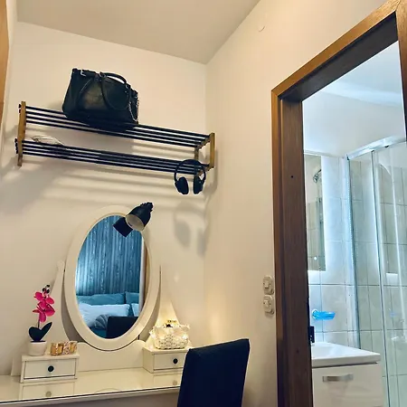 Kiki 3*